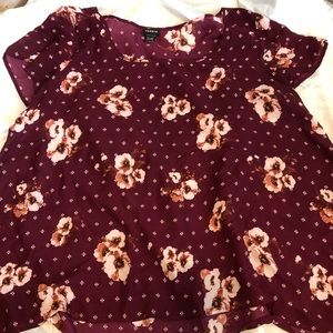 🔵 Torrid shark bite plum floral top